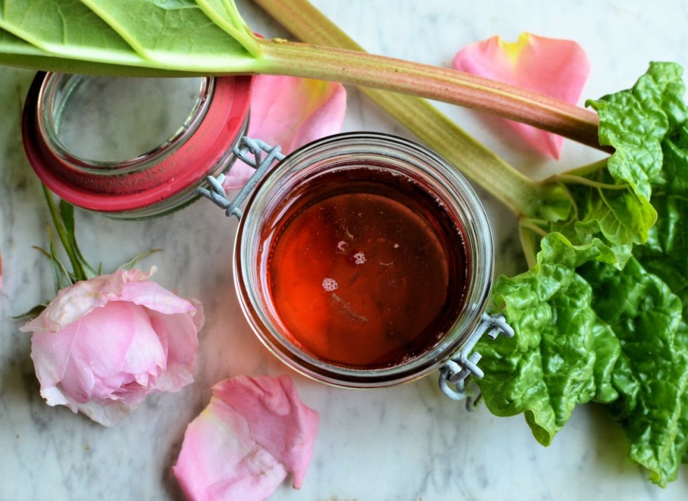 Sirop de rhubarbe, rose et fraise