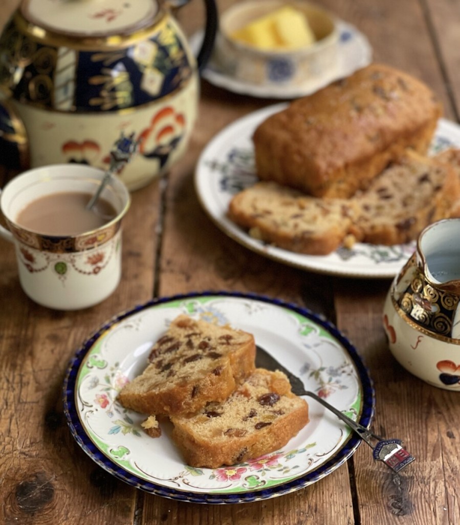 Pain au thé au gingembre et sirop doré avec tige