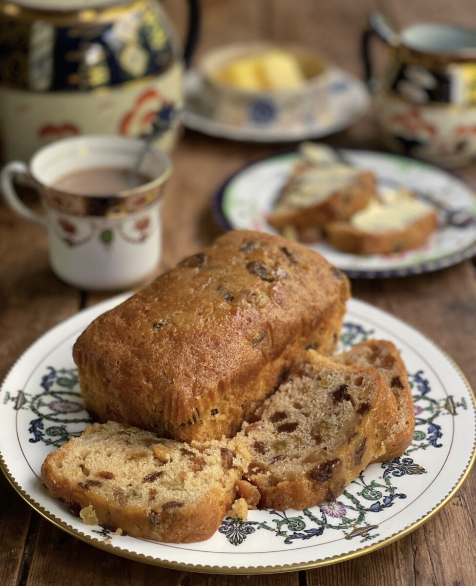 Pain au thé au gingembre et sirop doré avec tige