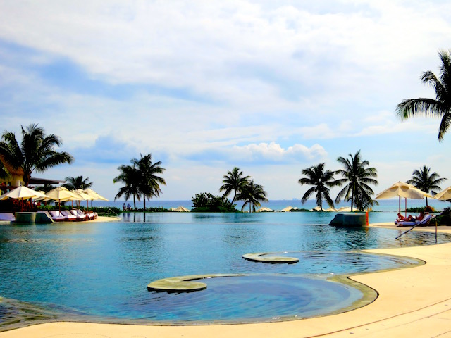 Vacances de luxe dans les Caraïbes, piscine Grand Velas Riviera Maya