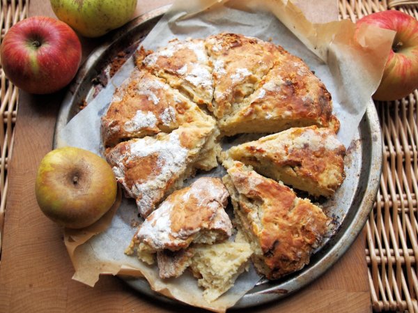 Recette de pain du jour aux pommes, vergers victoriens et pain aux pommes et scone au vinny bleu Dorset