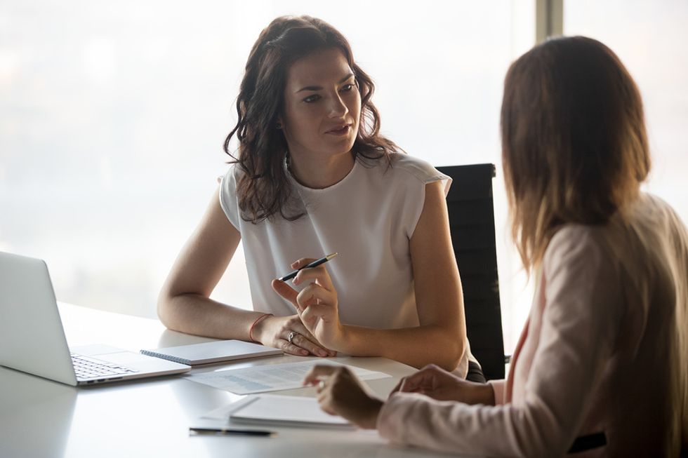 L'employeur/responsable du recrutement pose une question d'entretien difficile à un candidat potentiel