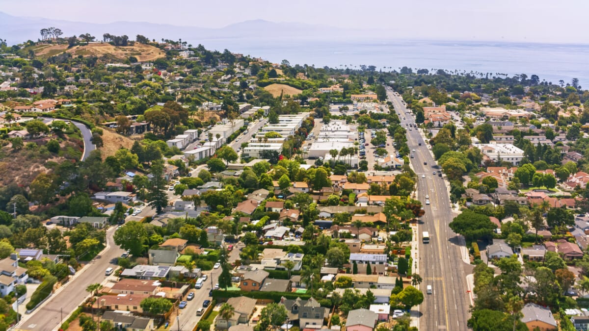 vue aérienne des maisons californiennes _ Getty