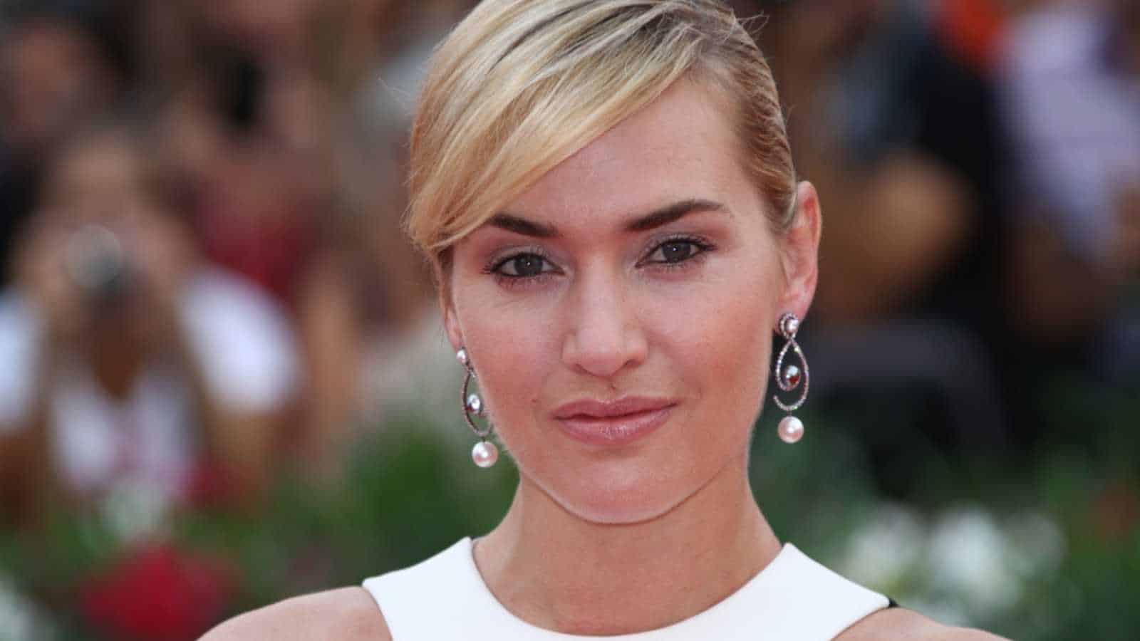 VENISE, ITALIE - 02 SEPTEMBRE : l'actrice Kate Winslet assiste à la première de « Mildred Pierce » au Palazzo del Cinema le 2 septembre 2011 à Venise, Italie.