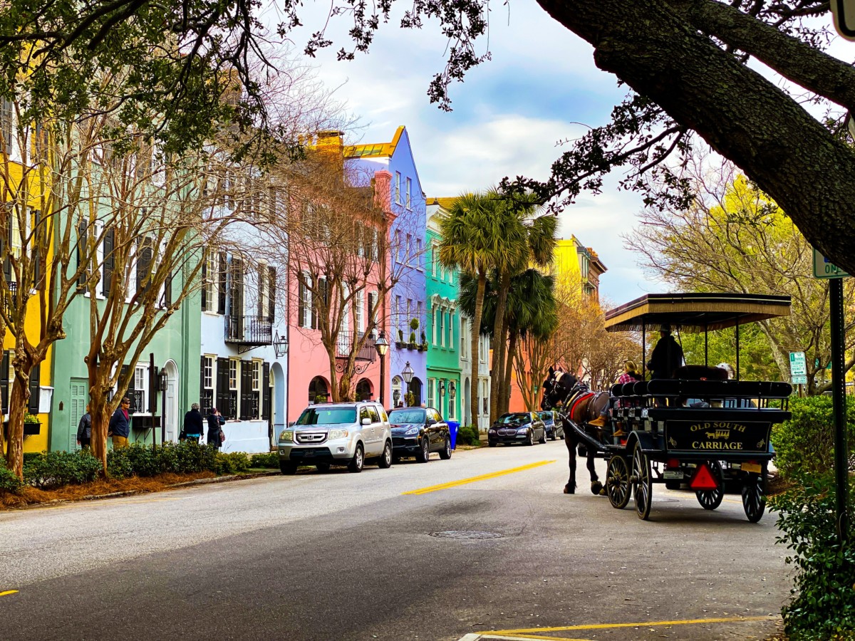 maisons colorées et lumineuses du centre-ville de Charleston